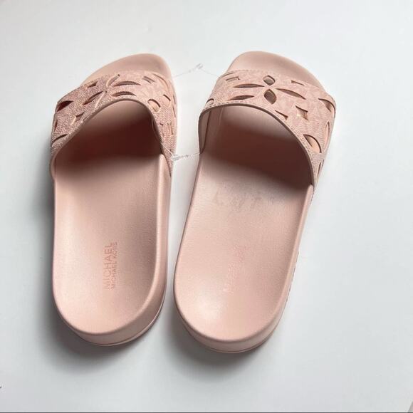 Michael Kors Women's Sandals with Gold  Flower Accents  Sz 7 - Picture 2 of 16